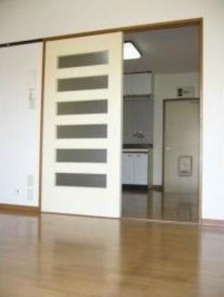 メゾン三枝の居間・リビング|ゆったりとした居間です