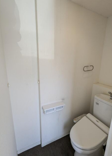 大津市本堅田５丁目の店舗事務所のトイレ|トイレもきれいです