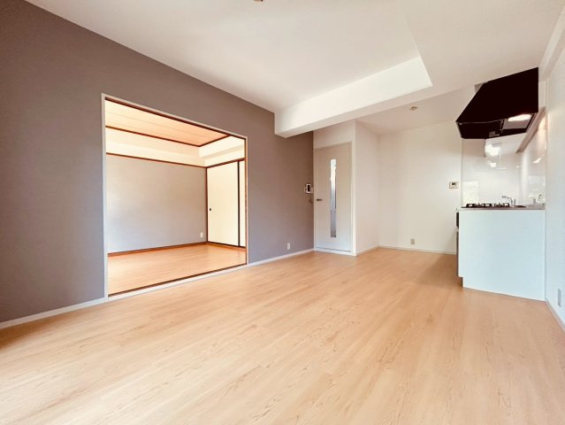 ガーデンハイツ桃山台一番館の居間・リビング