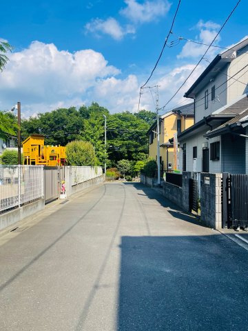 あきる野市五日市　中古戸建の前面道路含む現地写真