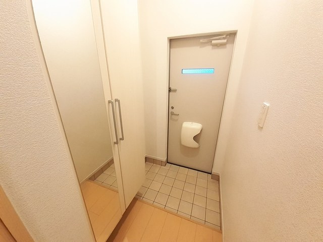 イーストリバティーⅣの玄関|玄関