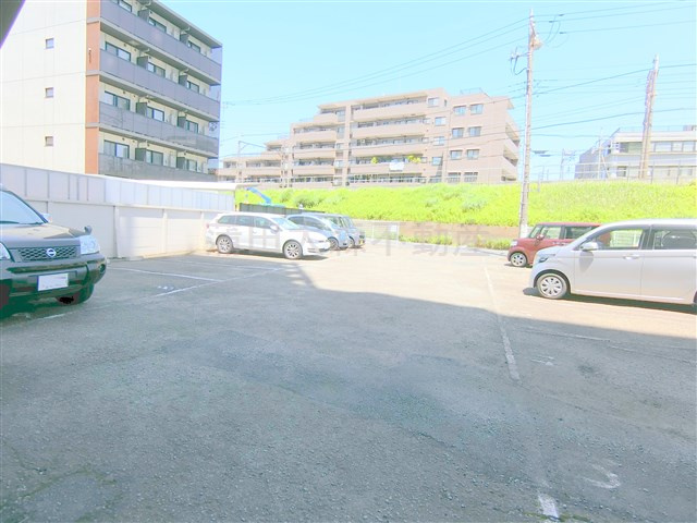 千鳥町アーバンドエルの駐車場