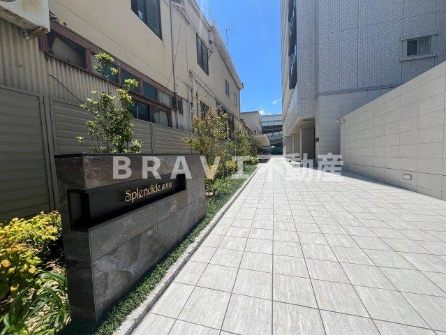 グランカーサ高井田 BRAVI不動産のエントランス|落ち着いたエントランスです