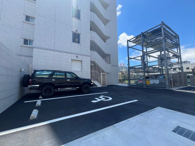 グランカーサ高井田 BRAVI不動産の駐車場