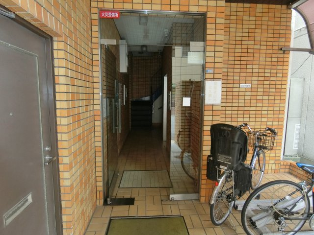 【エントランス】 | エフシャイン山下