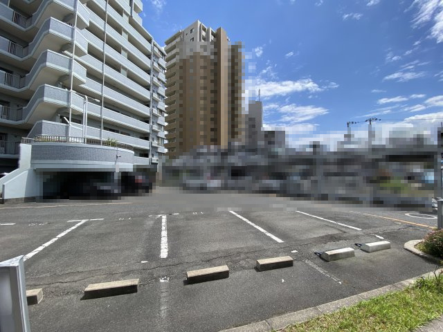 スカイハイツ中須の駐車場