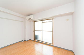 マホガニーコートの居間・リビング