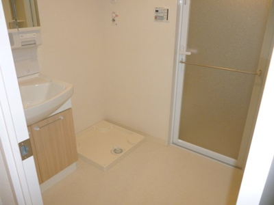 【設備】 | クオーレ西宮北口Ⅰ | 防水パン付き室内洗濯機置き場