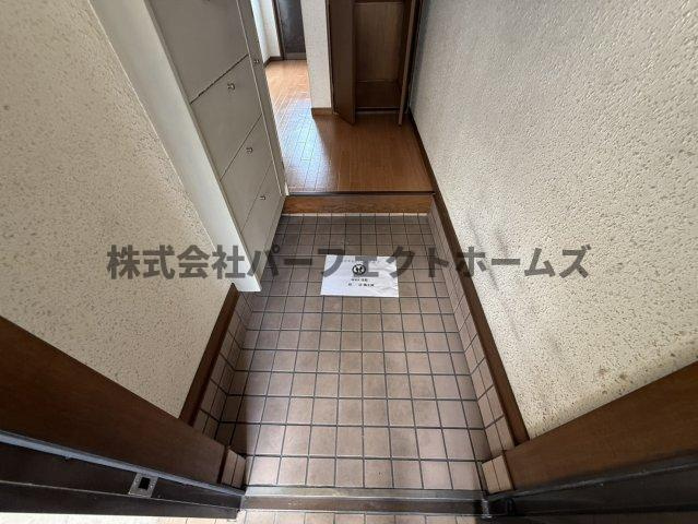 清水町戸建　賃貸の玄関|収納もある玄関です