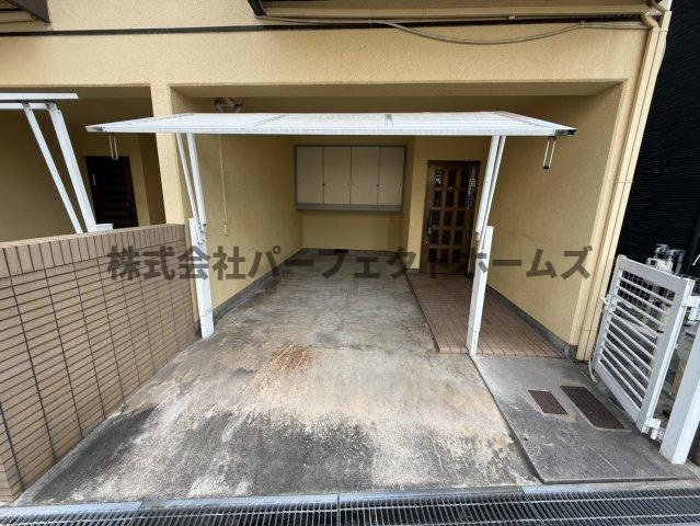 清水町戸建　賃貸の駐車場|車をお持ちの方に嬉しい駐車場付きの物件です