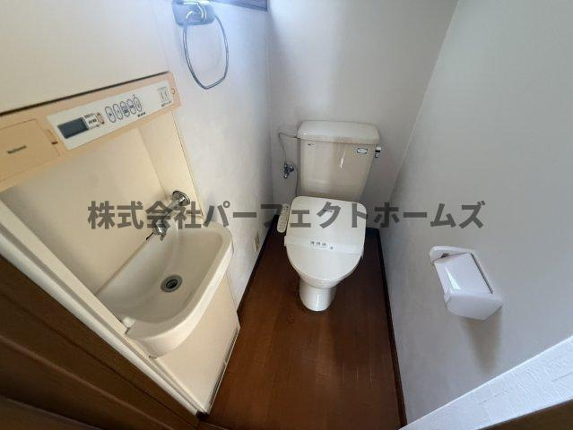 清水町戸建　賃貸のトイレ|落ち着いたトイレです