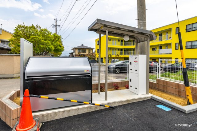 ゼルコバの駐車場