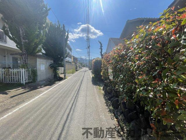 上市2丁目のおトチ　松山市上市2丁目売土地の前面道路含む現地写真|前面道路含む現地写真です