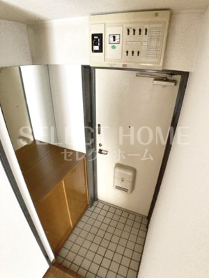 【玄関】 | ラ・ヴィ・アン・ローズＦ＆Ｋ | 同型タイプゆったりとした玄関です