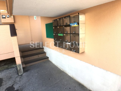 【エントランス】 | ラ・ヴィ・アン・ローズＦ＆Ｋ | 毎日通るエントランスはこのようになっています