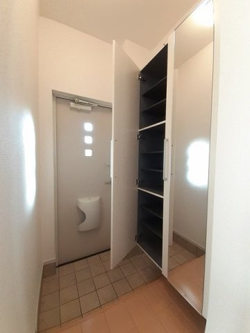 プリュス　ボナールの玄関