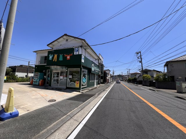 逗子駅徒歩圏内　大通り沿いの土地の前面道路含む現地写真|前面道路