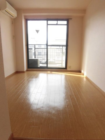 サザンコートⅠの居間・リビング