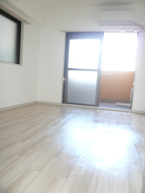 ダイアパレス比治山公園の洋室|落ち着いた色調の洋室です