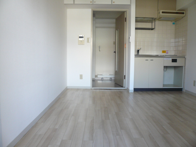 ダイアパレス比治山公園の居間・リビング|ゆったり過ごせる居間です