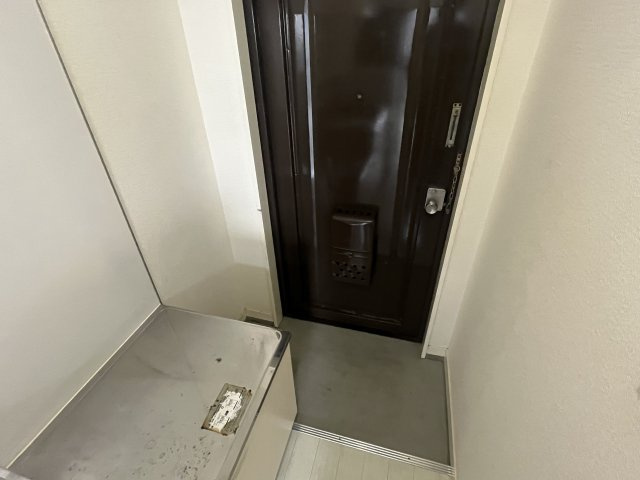 やまいくマンションの玄関