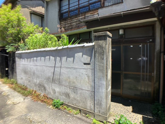 売土地　岐阜市加納鉄砲町3丁目　29.99坪の外観|(2024年6月10日撮影)。建物はおそらく使用困難です。