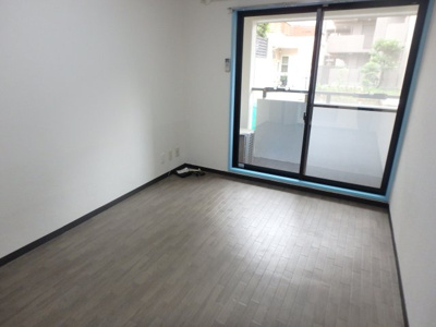 【寝室】 | エクレ西宮 | こちらの居間で趣味の時間をお楽しみください