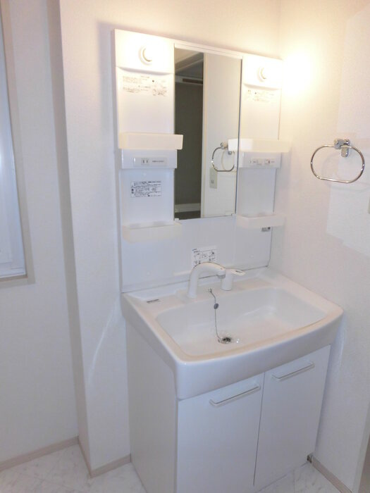 西本貸家の独立洗面台
