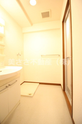 【洗面所】 | ジョイ・パレス | ～ゆったりした脱衣所です～