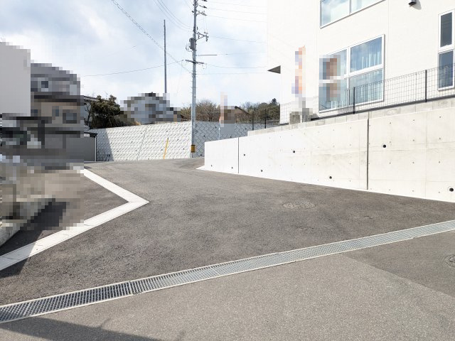 【前面道路含む現地写真】