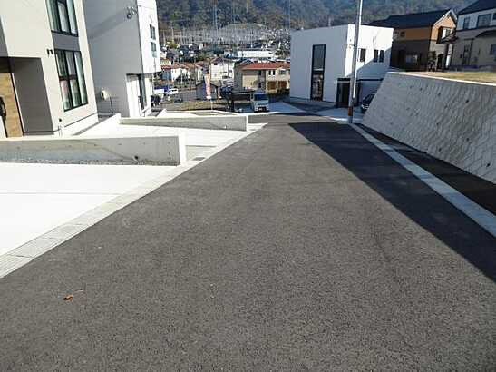 【前面道路含む現地写真】