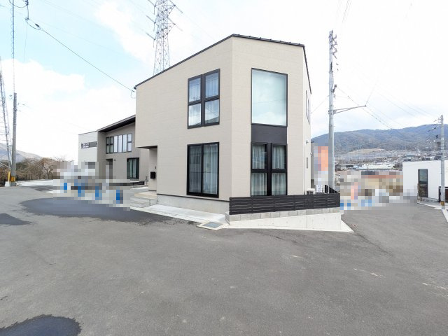 【前面道路含む現地写真】