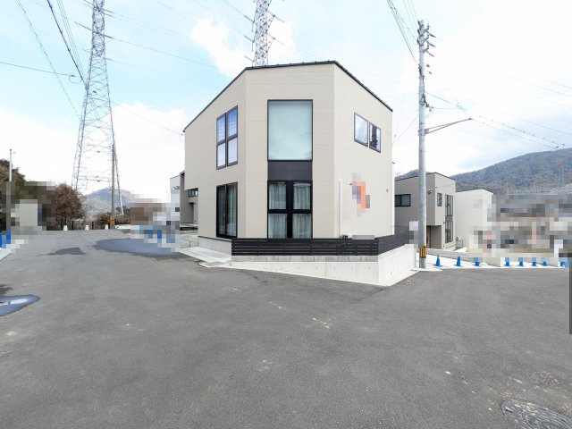 【前面道路含む現地写真】