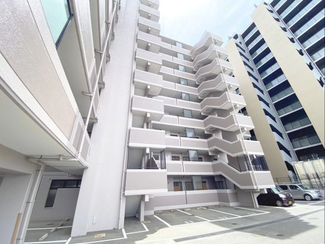 アムール長者原駅前の外観