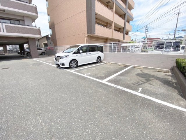 アムール長者原駅前の駐車場