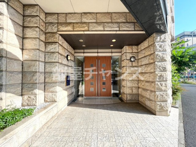 プレサンス名古屋城前のエントランス