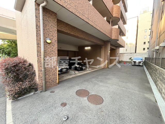 プレサンス名古屋城前の駐車場