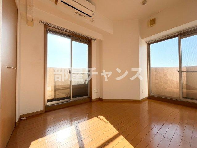 プレサンス名古屋城前の居間・リビング