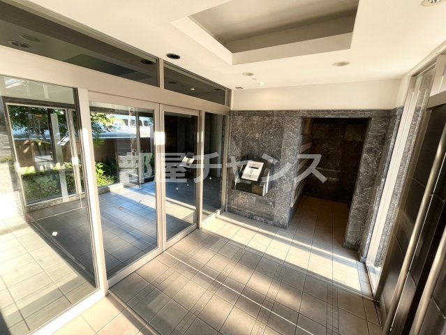 プレサンス名古屋城前ラバンカのエントランス