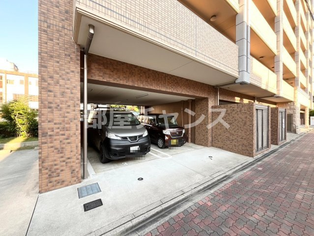 プレサンス名古屋城前ラバンカの駐車場