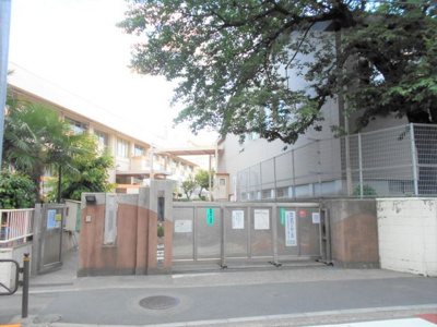 調布市立滝坂小学校まで830ｍ