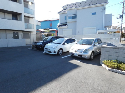 ★敷地内駐車場★（空き状況・使用料等詳細はご確認下さい）