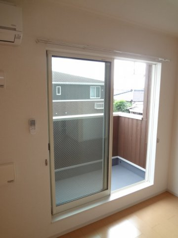 ブリアン・ヴェールⅣのバルコニー|暖かな日差しのふりそそぐバルコニー