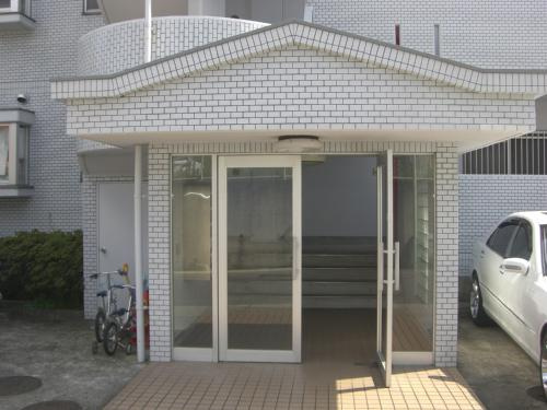 アイカピア植田のエントランス