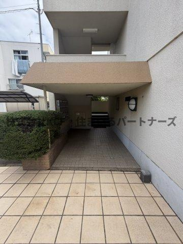 篠山ハイツのエントランス|建物の内部です