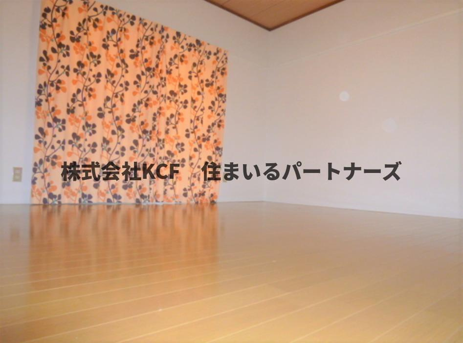 篠山ハイツの寝室|開放的な寝室です