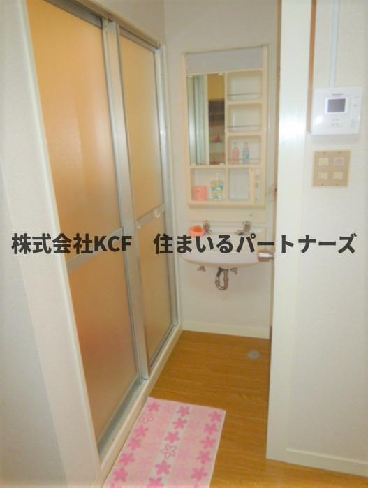 篠山ハイツの洗面所|脱衣スペースもあります