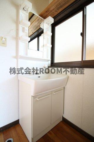 藤元貸家の洗面所|忙しい朝には欠かせない洗面所です