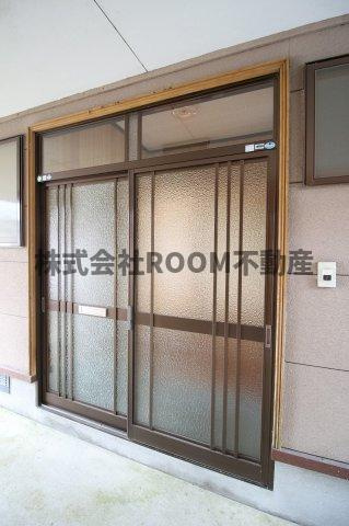 藤元貸家の玄関|明るい玄関です