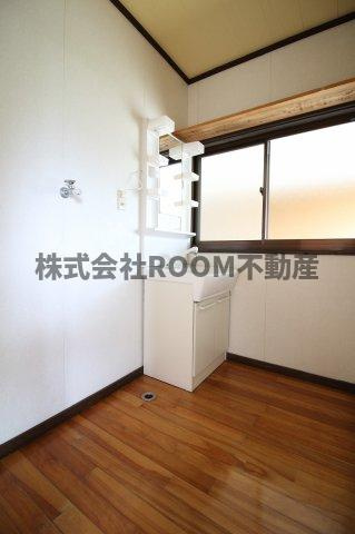 藤元貸家の洗面所|スペースが確保できる洗面所です